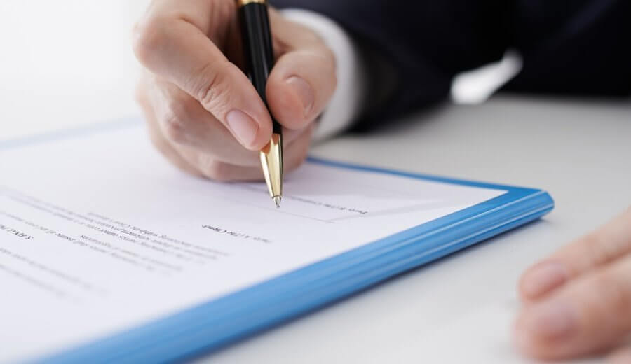 Car insurance claim signing contract
