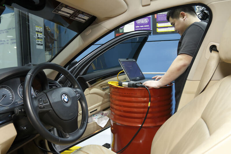 car servicing car diagnostics tools